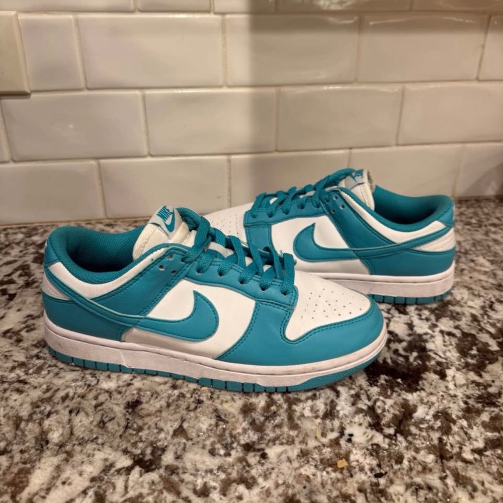 Women’s Nike Dunk (size 7.5)